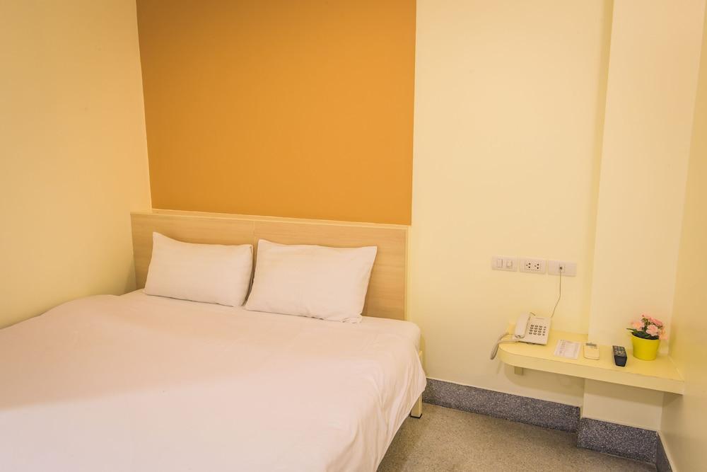 New Suanmali Hotel Банкок Екстериор снимка